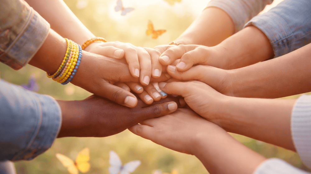 Der Zero Discrimination Day am 1. März erinnert weltweit daran, dass Diskriminierung viele Gesichter hat und oft im Alltag beginnt. Foto: KI generiert