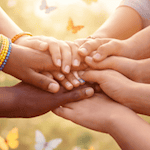 Der Zero Discrimination Day am 1. März erinnert weltweit daran, dass Diskriminierung viele Gesichter hat und oft im Alltag beginnt. Foto: KI generiert