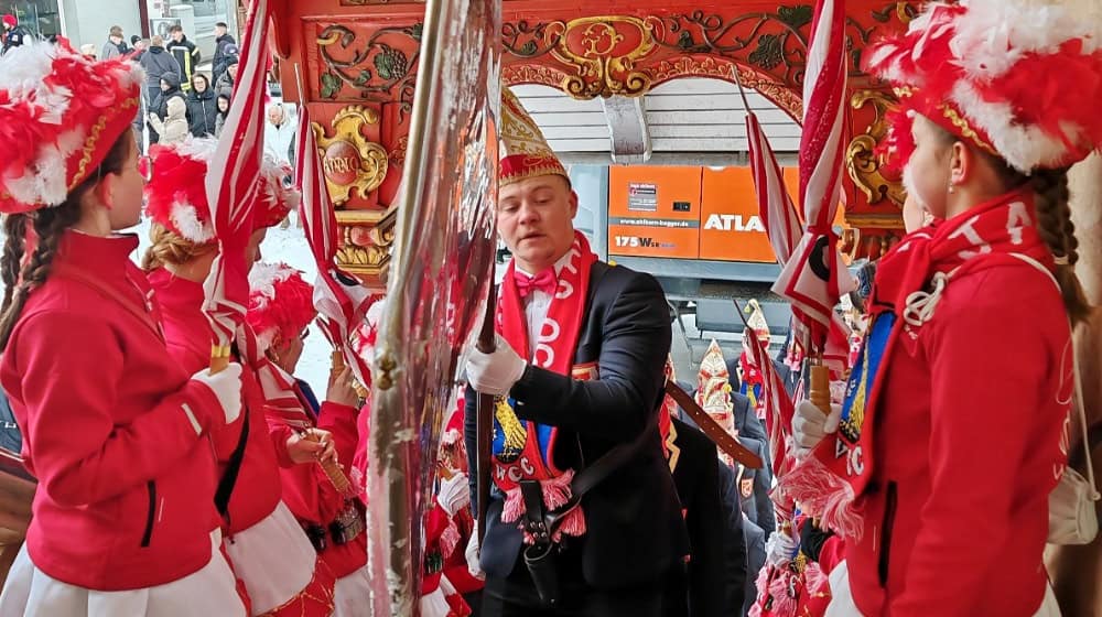 Machtübernahme der Eichsfelder Narren und widerstandslose Schlüsselübergabe des Stadtrates. Foto: ny