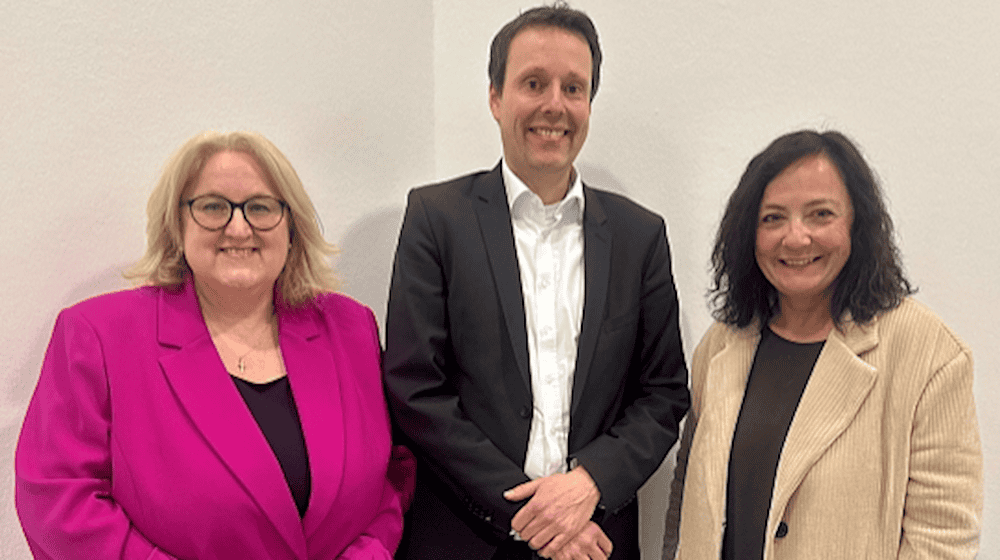 Pläne für gemeinsame Leitstelle in Südniedersachsen vorgestellt: Marlies Dornieden, Kreisrätin des Landkreises Göttingen, Christian Schmetz, Erster Stadtrat der Stadt Göttingen und Astrid Klinkert-Kittel, Landrätin des Landkreises Northeim (v.l.). Foto: Stadt Göttingen