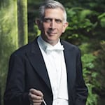 Für die perfekte Inszenierung sorgt Chefdirigent Nicholas Milton. Foto: GSO / Julian Crozier