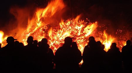 Osterfeuer im Werra-Meißner-Kreis: Termine & Orte im Überblick