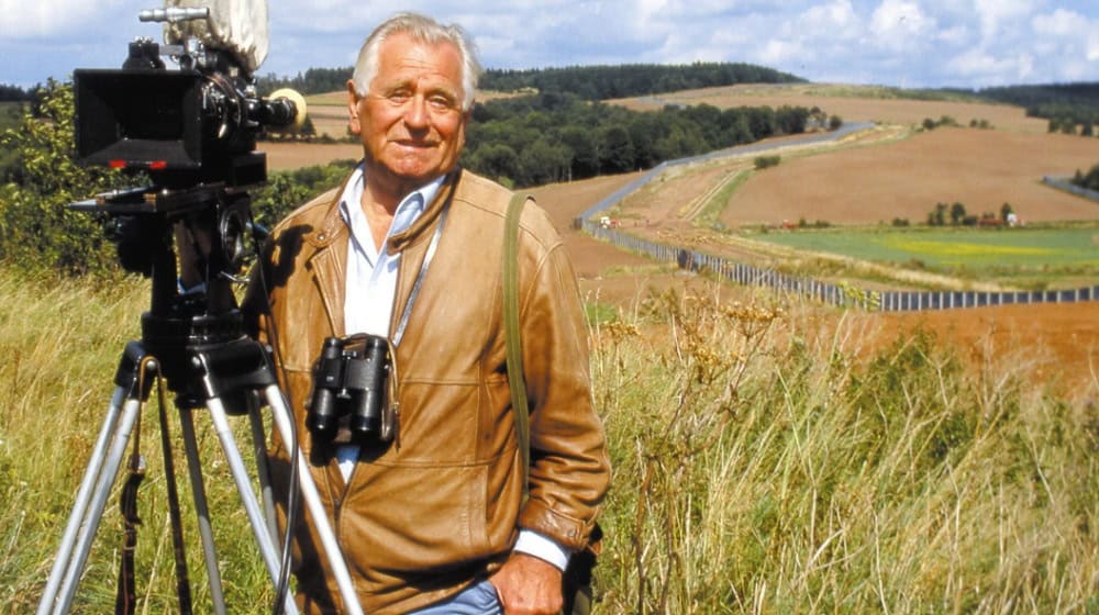 Heinz Sielmann bei den Dreharbeiten zu „Tiere im Schatten der Grenze“ 1988 an der Grenze bei Duderstadt (Foto: Archiv Heinz Sielmann Stiftung)