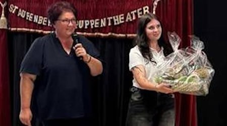 Die derzeitige FSJ-lerin Lena Sippel (re.), zusammen mit der Kulturbeauftragten Sylvia Weinert bei einer kulturellen Veranstaltung. Foto: WMK