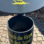 Hinter den neuen Abfallbehältern steckt echte Präzisionsarbeit aus der Nachbarschaft. Gemeinsam mit Stephan Becker von den Göttinger Werkstätten wurde getüftelt, um Stabilität und einfache Verarbeitung zu vereinen. Foto: privat