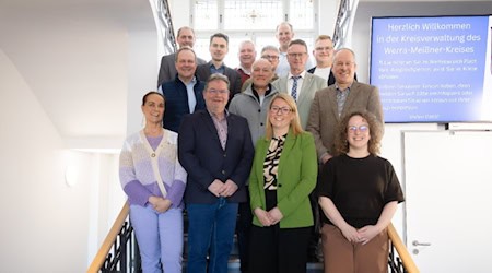 Beim gemeinsamen Erörterungstermin zur geplanten interkommunalen Zusammenarbeit zur Einrichtung einer Zentralen Vergabestelle kamen Vertreterinnen und Vertreter des Werra-Meißner-Kreises sowie der kreisangehörigen Kommunen zusammen. Foto: Kreisausschuss