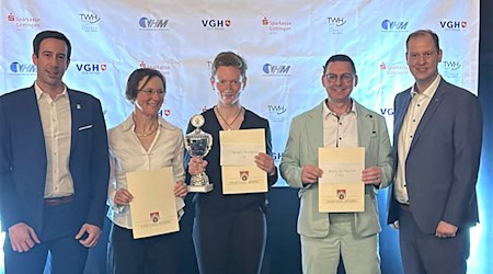 Mit der Ehrung zur „Sportlerin des Jahres 2025“ wurde bei der „Nacht des Sports 2026“ in Hann. Münden Lisa Münster (Bildmitte) ausgezeichnet. Foto: Tarsa