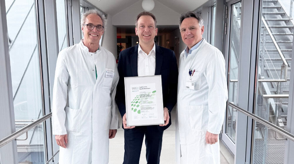 v.l.n.r.: Dr. Kulenkampff, Stefan Bertelsmann (Geschäftsführer), Dr. Ibishi (Chefarzt  Gynäkologie/Geburtshilfe).Foto: AGAPLESION