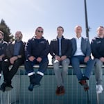 Hoffen auf viele Gäste: von links Oliver Dietze (Mitarbeiter Hochbad), Stefan Beer (Techn. Leiter VHM), Schwimmeister Frank Michel, Bürgermeister Tobias Dannenberg, VHM-Geschäftsführer Marc Pfütz und Carsten Linke (Leiter VHM-Kundendienst).