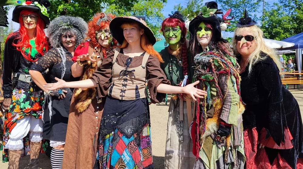 Am 16. Mai treffen sich die Hexen und Wanderfreudige auf dem Hexenstieg. Fotos: Stadt Osterode