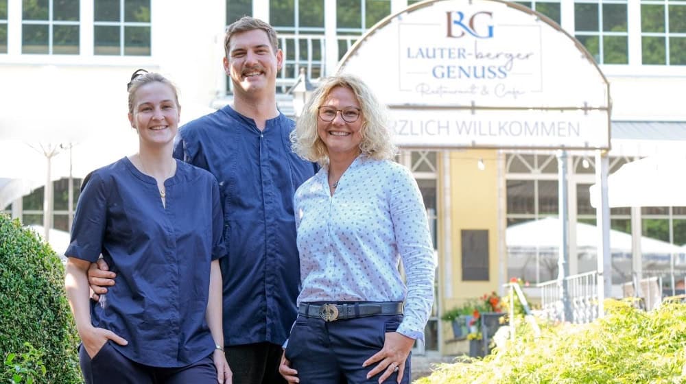Freuen sich über eine erfolgreiche Zeit in Bad Lauterberg: Die Gastronomen Sarah Holzvoigt-Winkler, Ennio Holzvoigt-Winkler und Julia Holzvoigt. Foto: LG