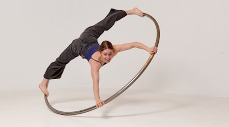 Lea Toran Jenner verbindet internationale Zirkusartistik mit Spitzensport. Bei der Rhönrad-Weltmeisterschaft in Göttingen geht die amtierende Weltmeisterin für Spanien an den Start. Foto: Ingo Cordes