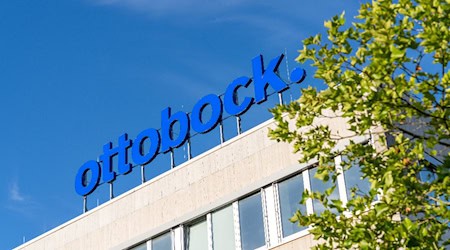 Das Logo von Ottobock am Hauptsitz in Duderstadt. Foto: Ottobock