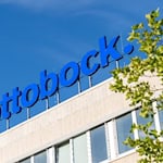 Das Logo von Ottobock am Hauptsitz in Duderstadt. Foto: Ottobock