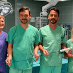 Pflegerische HKL-Leiterin Doreen Zosel, Ltd. Oberarzt Dr. med. Thomas Peter, Chefarzt Dr. med. Fatbardh Hasku und Jacky Mediavilla Asenjo vom Medizintechnikhersteller freuen sich über High-Tech im Eichsfeld (Foto: Franziska Watterott, St. Martini)