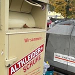 Die Altkleidercontainer von Hilfsorganisationen oder privaten Anbietern, wie hier am Parkplatz Feuerteich, wurden in den vergangenen Monaten abgebaut. Der Stadt wurden als Hauptgründe Unwirtschaftlichkeit und ein hoher Reinigungsaufwand an den Standorten genannt. Foto: Stadt Hann. Münden
