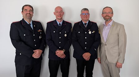 v. l. n. r.: Stellvertretender Stadtbrandmeister Florian Becker, stellvertretender Ortsbrandmeister Ralf Naumann, Ortsbrandmeister Sven Morich-Pulst, Bürgermeister Christopher Wagner. Foto Stadt Herzberg