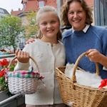 Das amtierende Gänseliesel Charleen Florijn und das Mini-Gänseliesel Paulina Pförtner. Foto GMG 