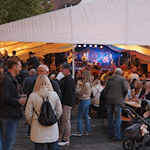 Musik, Festumzug und gesellige Stunden: Die Gimter Kirmes lädt vom 4. bis 6. September zum gemeinsamen Feiern ein. Bild: KI generiert - zur Veranschaulichung.