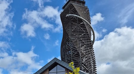 Tragödie am Harzturm: Drei Tote nach Sturz in Altenau