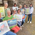 Foto: Die Ausstellung „Traumwelten“ der Malgruppe PinselStrich lädt in St. Blasius zu einer fantasievollen Reise zwischen Fabelwesen, schwebenden Schlössern und persönlichen Traumwelten ein. Foto: privat