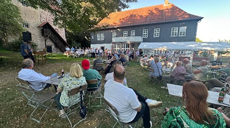 Harmonische Stimmung am Sommerempfang der SPD des Landkreises Göttingen im Garten des Brotmuseums in Ebergötzen. Fotos Marks  