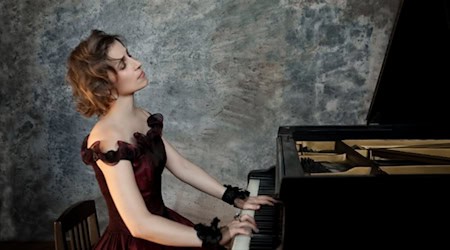 Pianistin Nadejda Vlaeva nimmt ihr Publikum bei „Weltklassik am Klavier“ mit auf eine virtuose Reise durch Mythos, Magie und musikalische Verwandlung. Foto: Zuzanna Specjal