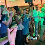 Viel Applaus für Onyeka Oshinowu bei der Wahlparty der Grünen. Fotos Bernard Marks