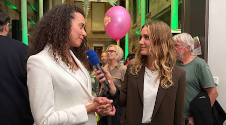 Onyeka Oshionwu im Interview mit dem NDR. Foto: Bernard Marks 