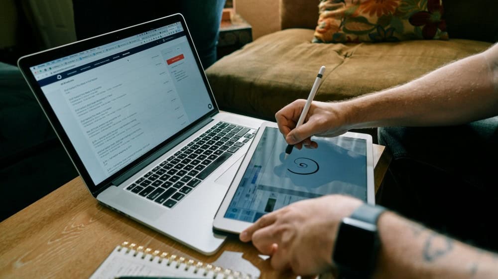 Förderquoten und Lagerbestände als Preistreiber – wer den Ölmarkt verstehen will, muss die Daten analysieren. / Foto: Kit (formerly ConvertKit) auf unsplash.com