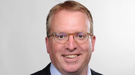 Zwischenstand bei der Bürgermeisterwahl in Rosdorf: Steinberg (SPD) liegt nach 19 von 23 Ergebnissen mit 61,47 Prozent deutlich vor Schott (GuT) mit 38,53 Prozent.