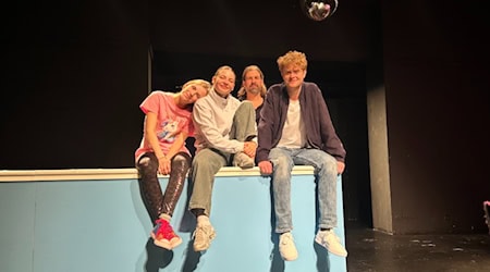 Zwischen familiärer Verantwortung und der Sehnsucht nach einem selbstbestimmten Leben: Das Junge Theater Göttingen bringt Caroline Wahls Erfolgsroman „22 Bahnen“ auf die Bühne. Die Premiere findet am 29. Oktober statt. Foto: Fabian Reinbott