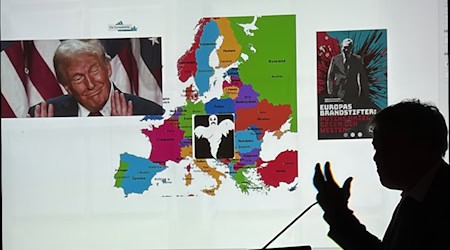 Marcus Bensmann bei während seines Vortrages im Nachbarschaftszentrum Holtensener Berg. Fotos Marks