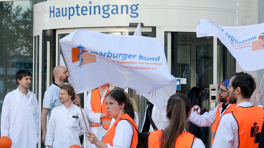 Warnstreiks an Universitätskliniken: Ärzte legen erneut die Arbeit nieder