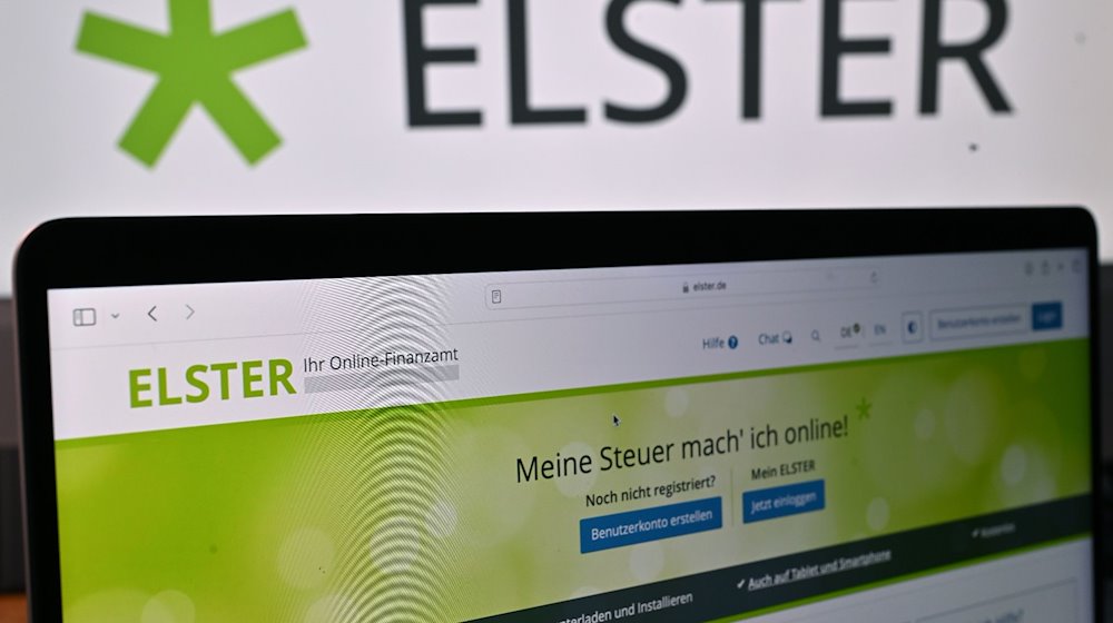 Die Webseite für die elektronische Steuererklärung mit dem Programm «Elster» ist auf einem Computerbildschirm dargestellt. / Foto: Martin Schutt/dpa