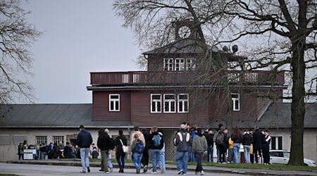 Das Lagertor der Gedenkstätte Buchenwald. / Foto: Martin Schutt/dpa