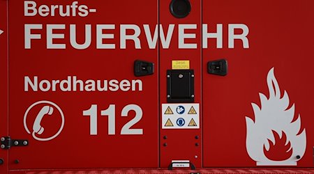Blick auf einen Gerätewagen in der Feuerwache. / Foto: Matthias Bein/dpa/Symbolbild