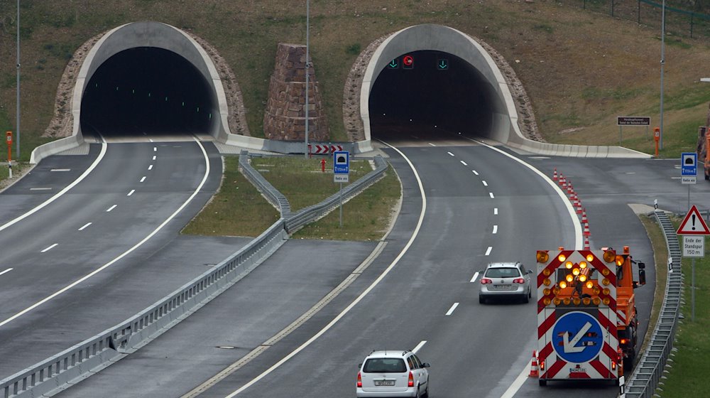 Blick auf den Heidkopftunnel nahe dem thüringischen Rustenfelde. / Foto: Martin Schutt/dpa/Archivbild