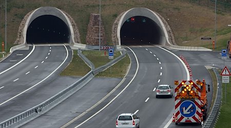 Blick auf den Heidkopftunnel nahe dem thüringischen Rustenfelde. / Foto: Martin Schutt/dpa/Archivbild