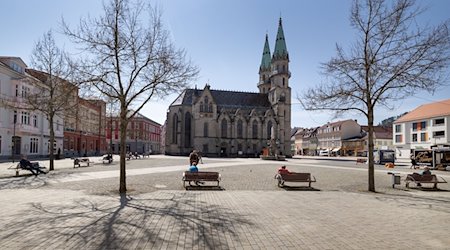 Auf dem Marktplatz in Meiningen sollen sich am Freitag eine 14- und eine 13-Jährige geprügelt haben Zuvor sollen sie sich zu der Auseinandersetzung verabredet haben. / Foto: Michael Reichel/dpa-Zentralbild/dpa