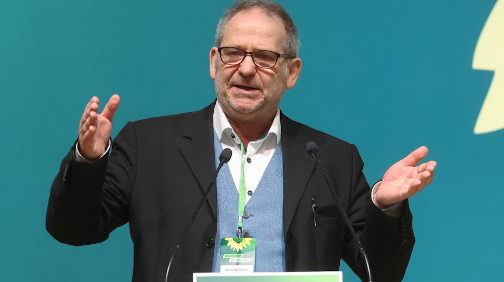 Bernhard Stengele (Grüne), Umweltminister in Thüringen, spricht bei einem Termin. / Foto: Bodo Schackow/dpa