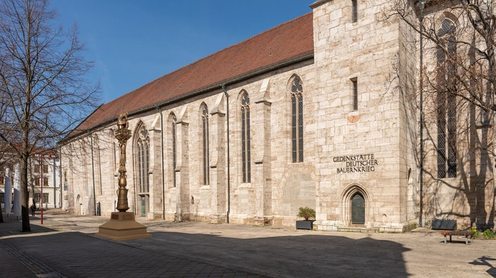 Die Fotomontage zeigt, wie ein geplantes Denkmal zum Bauernkrieg nach einem Entwurf von Albrecht Dürer aussehen könnte. / Foto: Christian Habel/Freundeskreis der Mühlhäuser Museen/dpa