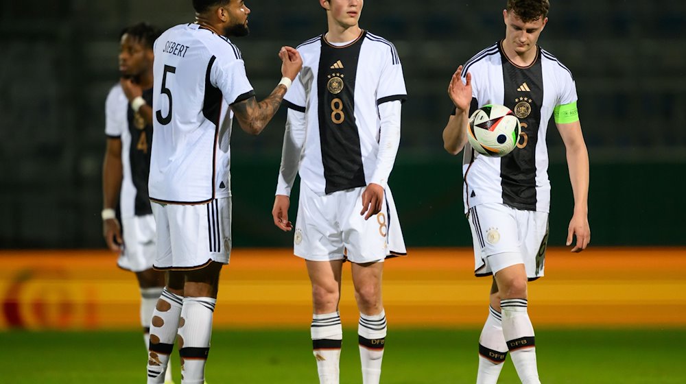 Deutschlands U21-Nationalmannschaft nach dem Spiel. / Foto: Robert Michael/dpa