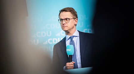 Carsten Linnemann, CDU-Generalsekretär, bei einer Diskussionsveranstaltung. / Foto: Christoph Soeder/dpa