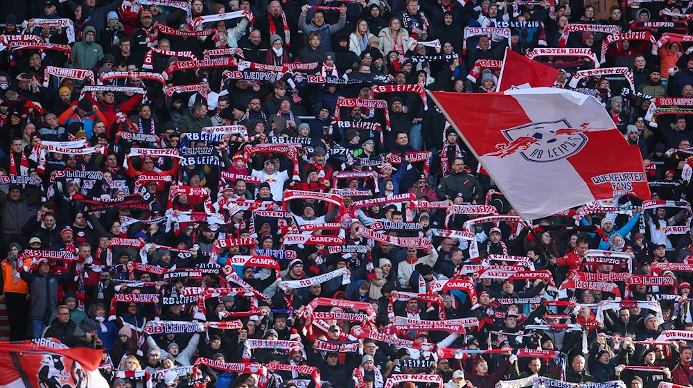 Leipzigs Fans feiern ihre Mannschaft. Im Dauerkartensystem soll es Veränderungen geben. / Foto: Jan Woitas/dpa