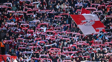 Leipzigs Fans feiern ihre Mannschaft. Im Dauerkartensystem soll es Veränderungen geben. / Foto: Jan Woitas/dpa