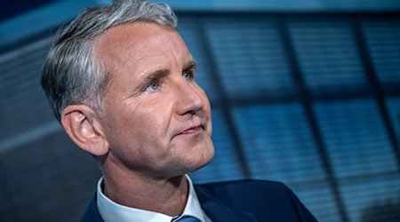 Björn Höcke (AfD) Spitzenkandidaten für die Landtagswahl in Thüringen, beim TV-Duell. / Foto: Michael Kappeler/dpa/Archivbild