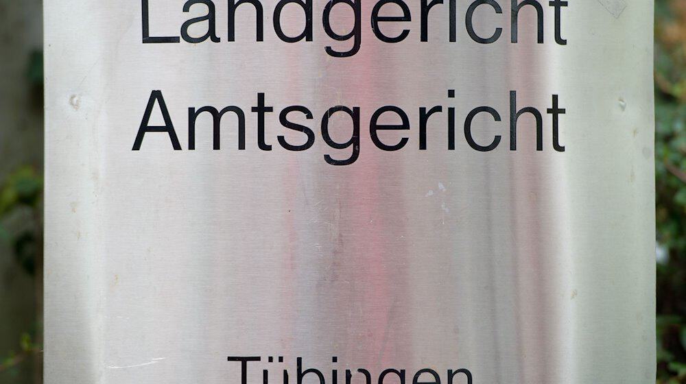 Eingang zum Amtsgericht Tübingen. / Foto: Sebastian Kahnert/dpa/Archivbild