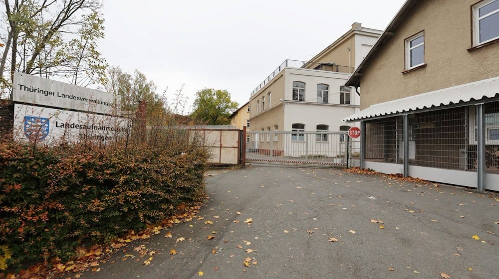 Der Eingangsbereich der Flüchtlingsunterkunft in Eisenberg. / Foto: Bodo Schackow/dpa