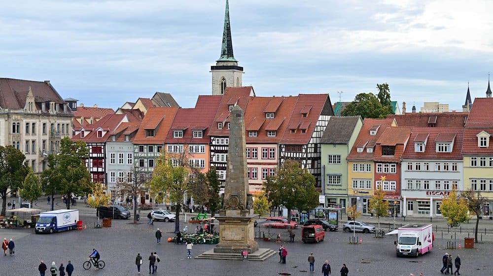 Der Domplatz im Zentrum der Landeshauptstadt Thüringens. / Foto: Martin Schutt/dpa